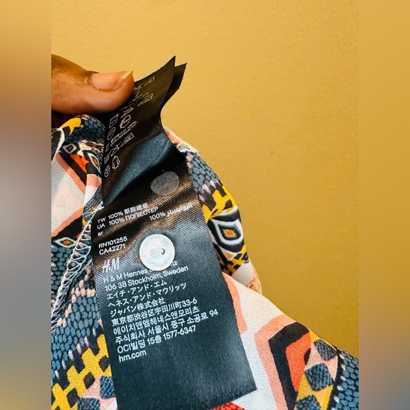 NWOT H&M’s women’s Aztec print high-low sleeveless button down blouse in size 6 - Picture 8 of 10